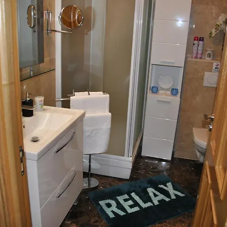 Relax Salena *